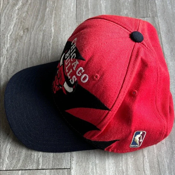 Chicago Bulls Mitchell & Ness Red and Black Cap - Picture 3 of 5